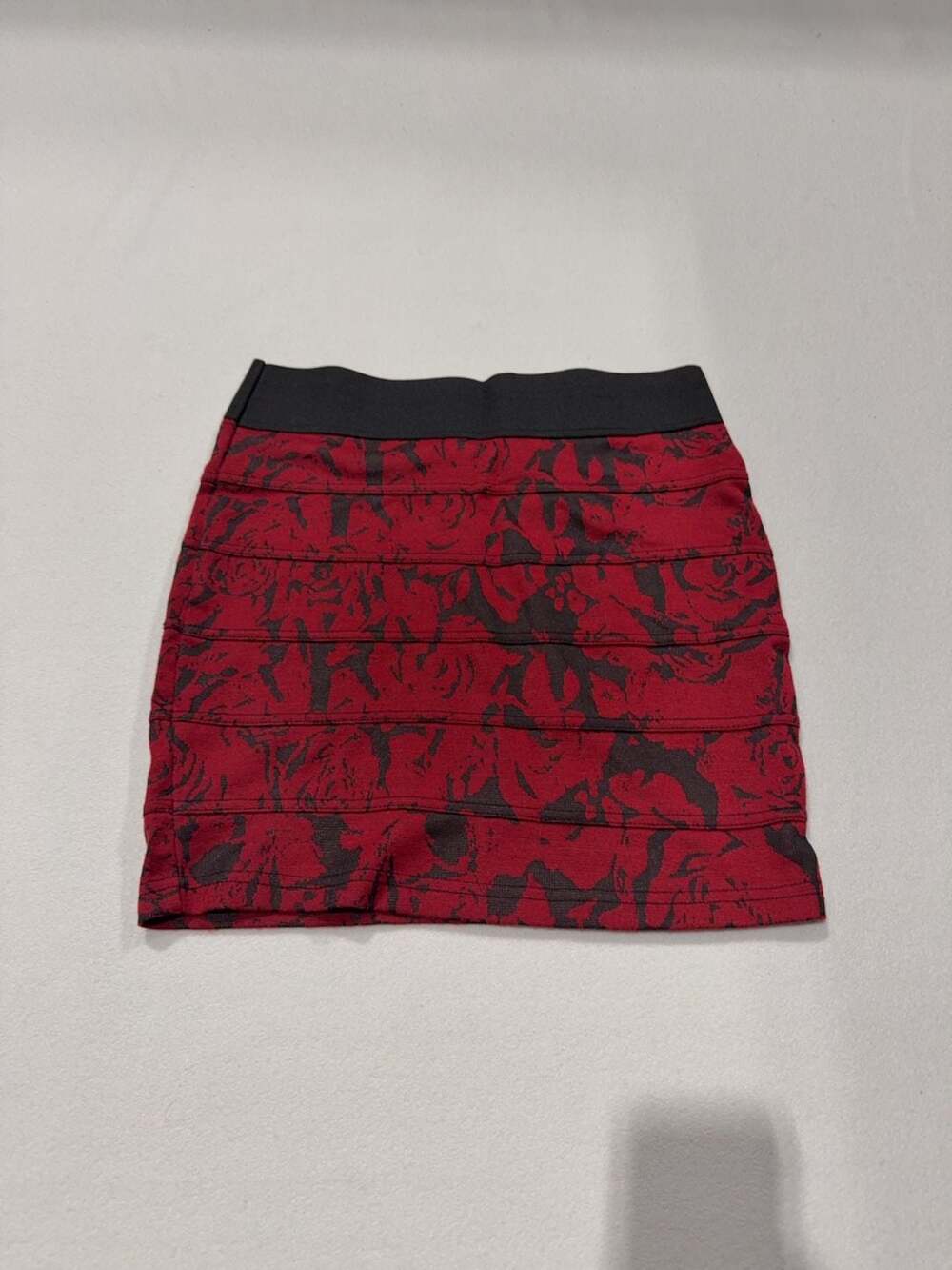 Forever 21 Red and Black Floral Print Bandage Mini Skirt Size M